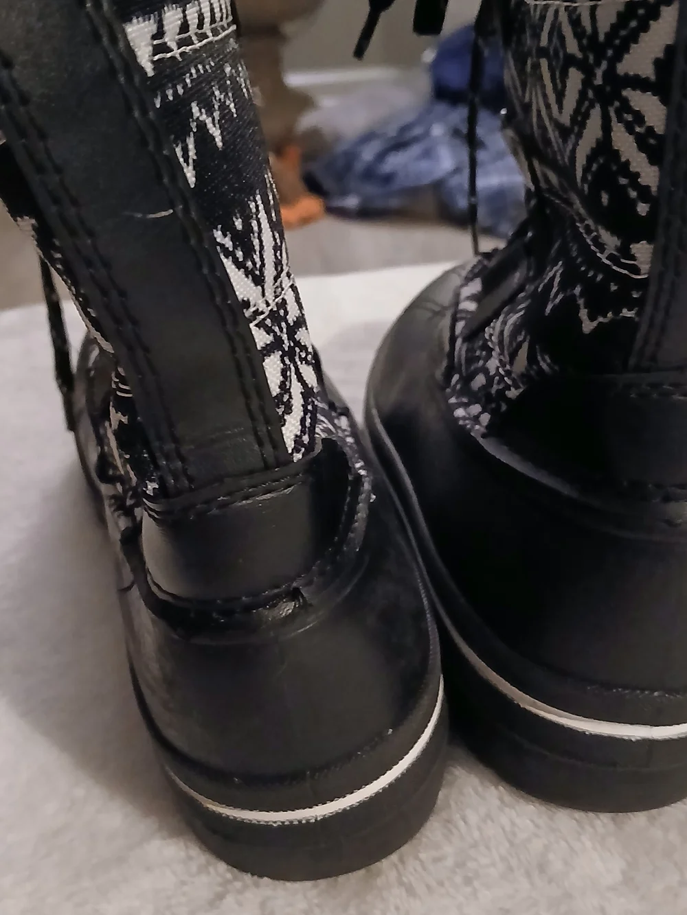 Wonder Nation 3M Thinsulate Black & White Patterned Girls Winter Boots, Size 1